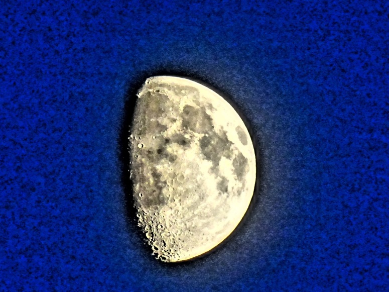 2015 09 22 moon 7pm blue